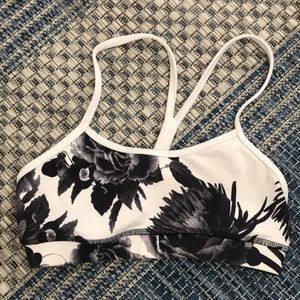 Lululemon size 4 sports bra